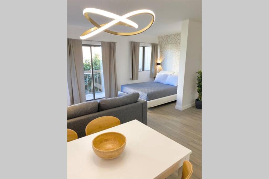 Modern Studio On I-Drive: Parking + Pool Included オーランド エクステリア 写真