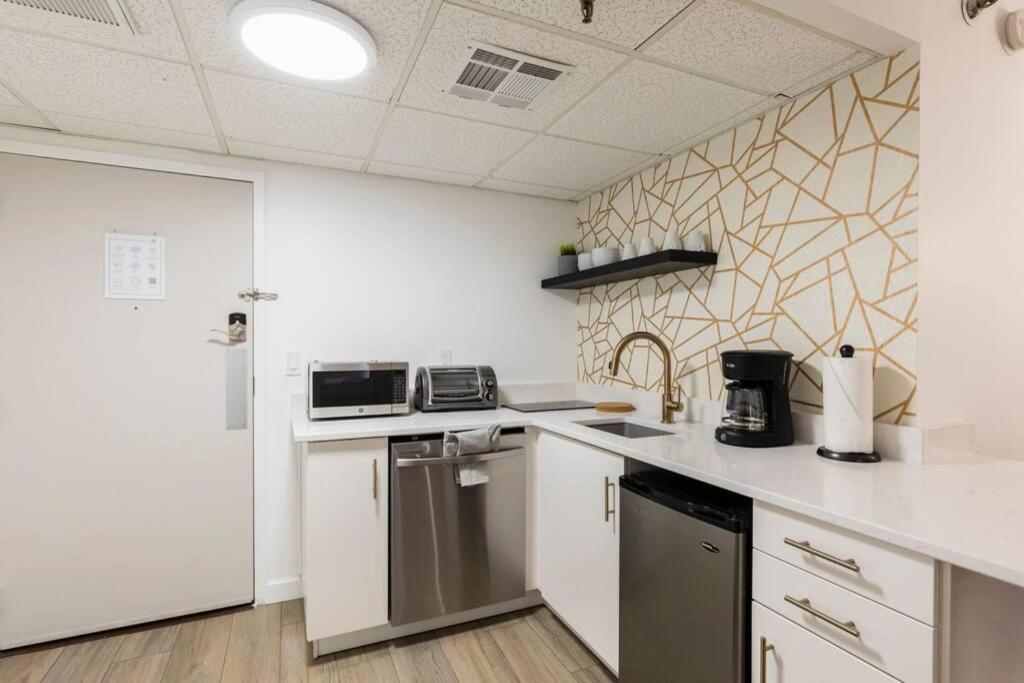 Modern Studio On I-Drive: Parking + Pool Included オーランド エクステリア 写真